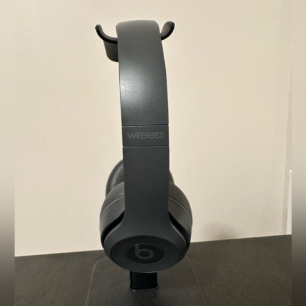 Beats Solo3 Wireless Neighborhood Collection Asphalt Gray READ DESCRIPTION - Picture 2 of 6